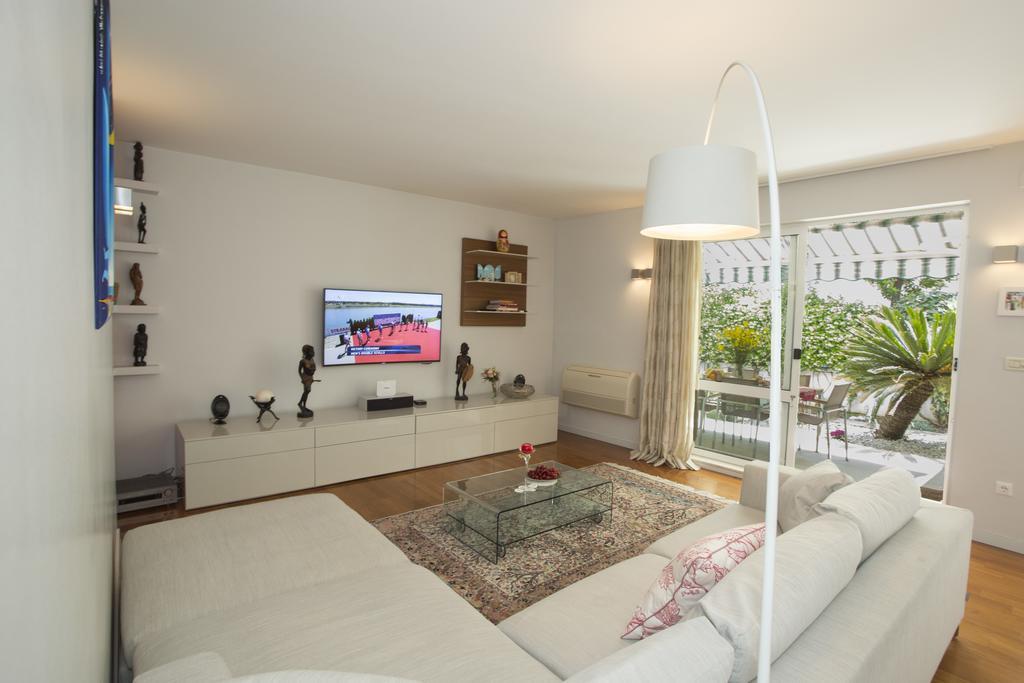 Deluxe Apartment Lea With Large Garden Сплит Экстерьер фото